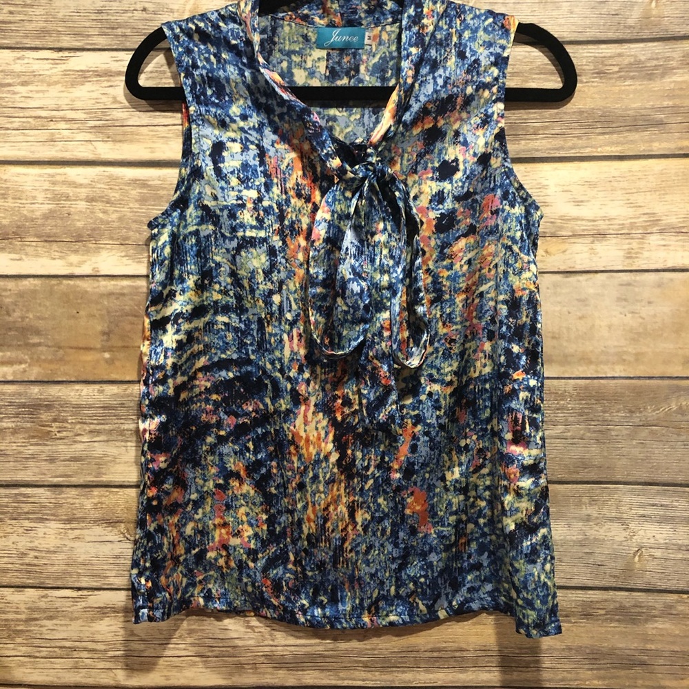 Junee Sleeveless blouse